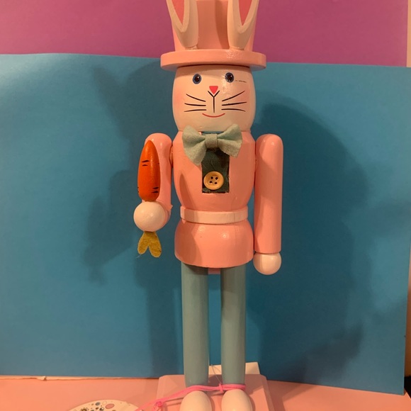 Check out this 10 inch bunny, holding a carrot - Picture 5 of 8